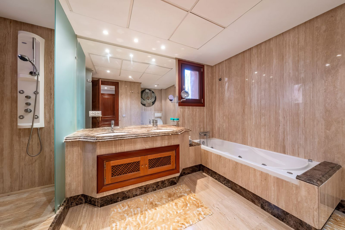Se vende Apartamento Planta Baja de 3 dormitorios en Costa Del Sol, Málaga, España