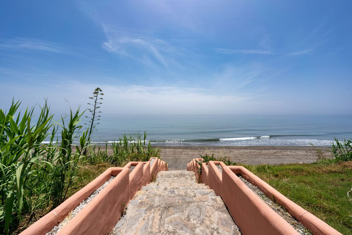 Se vende Apartamento Planta Baja de 3 dormitorios en Costa Del Sol, Málaga, España