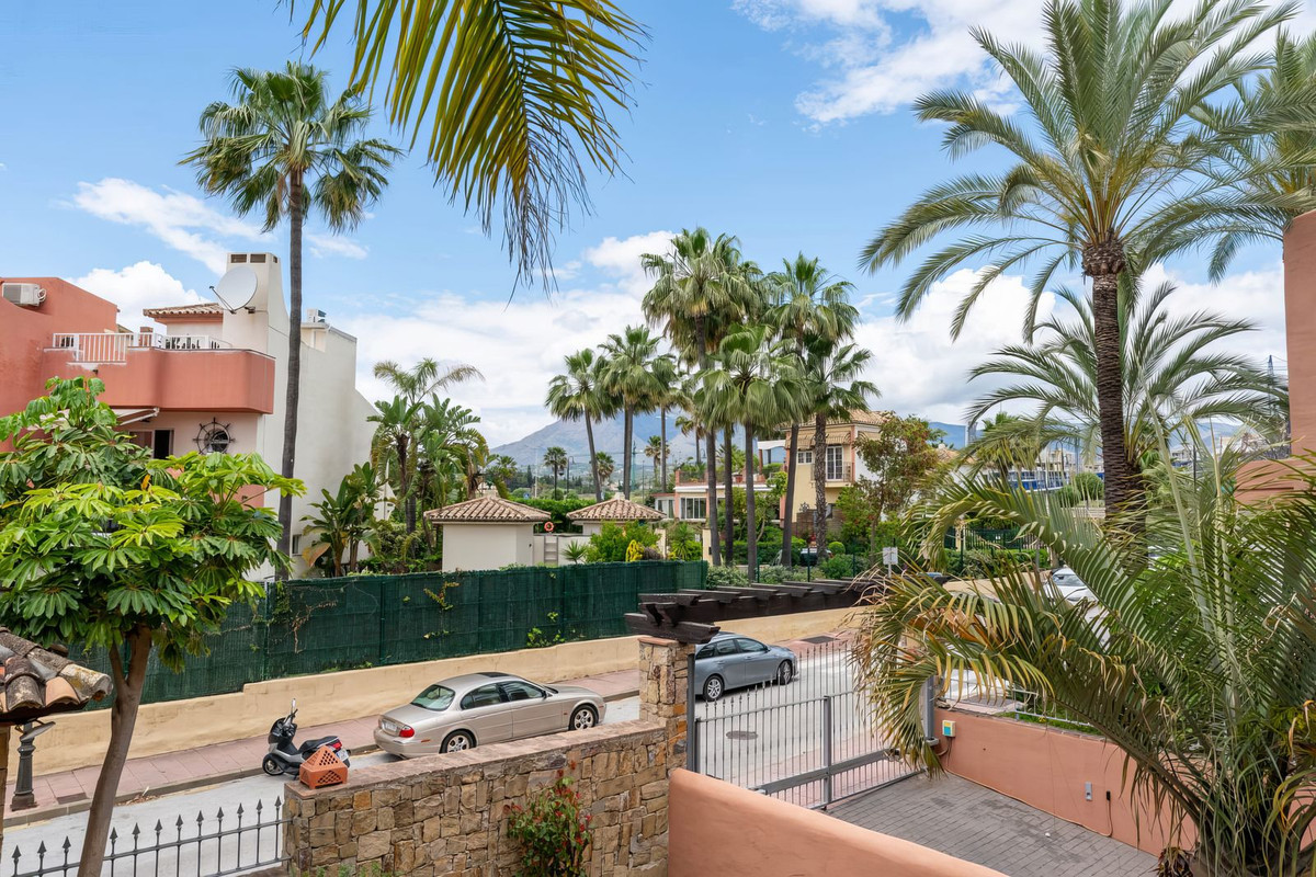 Se vende Apartamento Planta Baja de 3 dormitorios en Costa Del Sol, Málaga, España