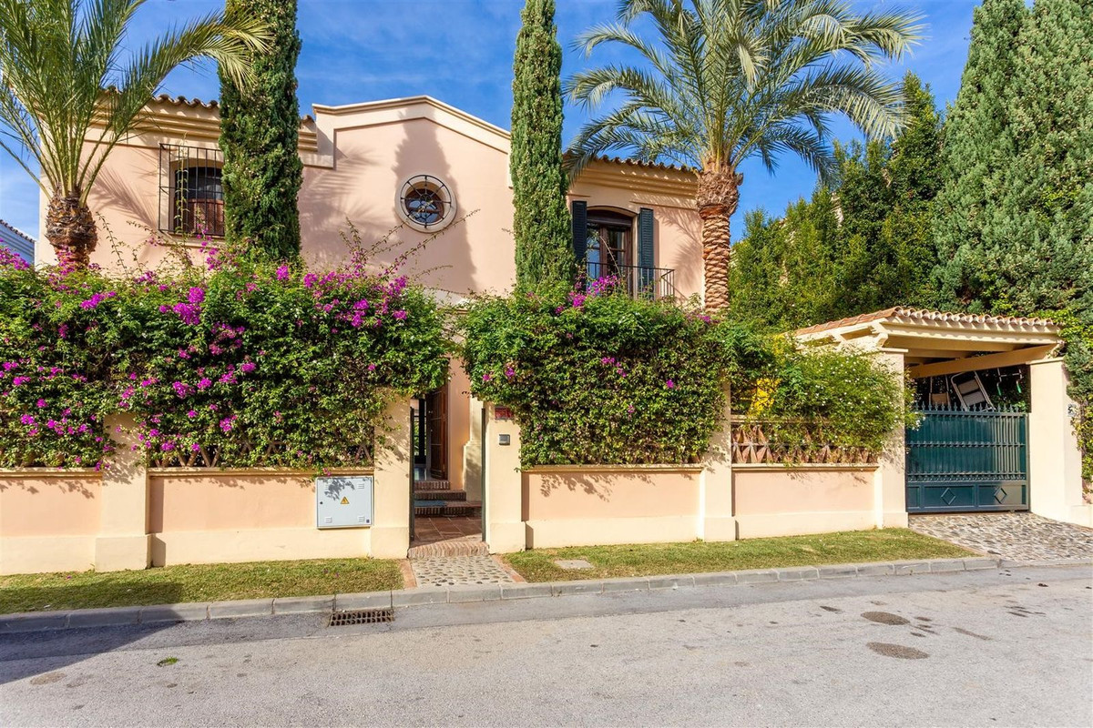 5 Bed Townhouse for sale in Guadalmina Alta Costa Del Sol, Málaga, Spain