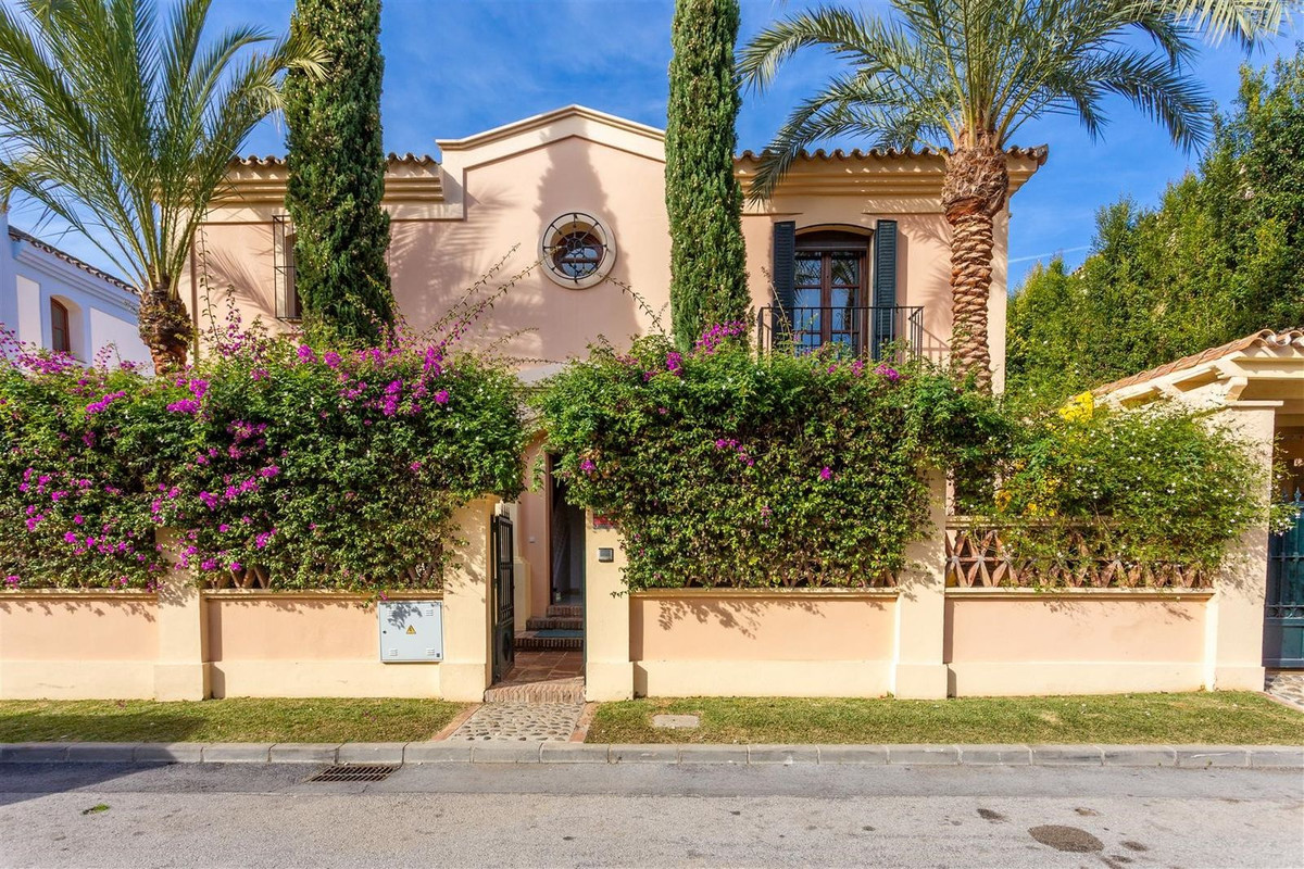 5 Bed Townhouse for sale in Guadalmina Alta Costa Del Sol, Málaga, Spain