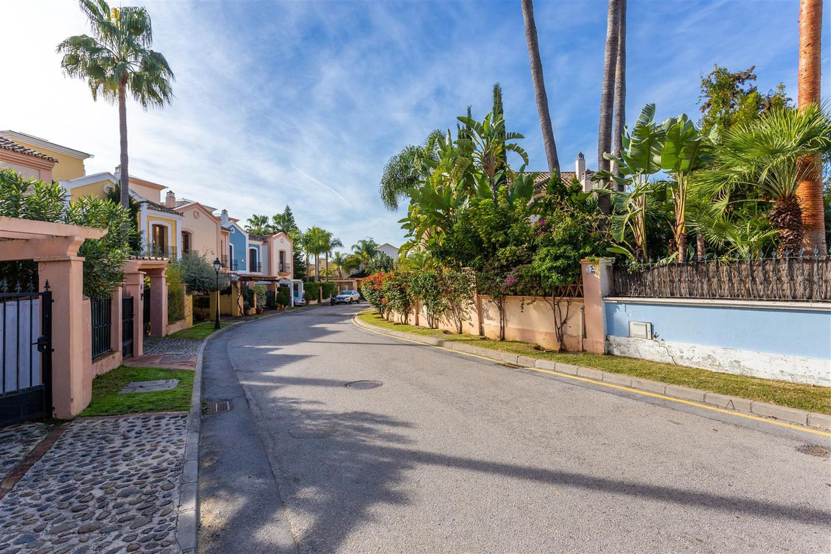 5 Bed Townhouse for sale in Guadalmina Alta Costa Del Sol, Málaga, Spain