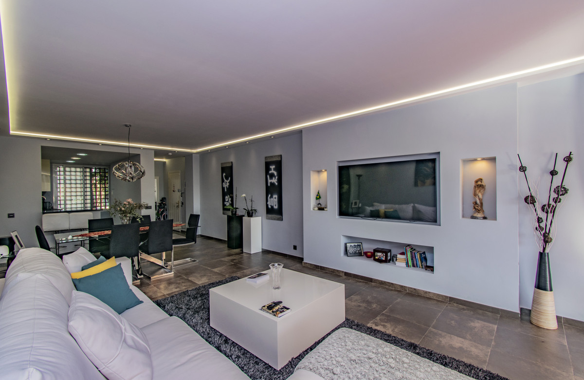 2 Bed Apartment for sale in Atalaya Costa Del Sol, Málaga, Spain