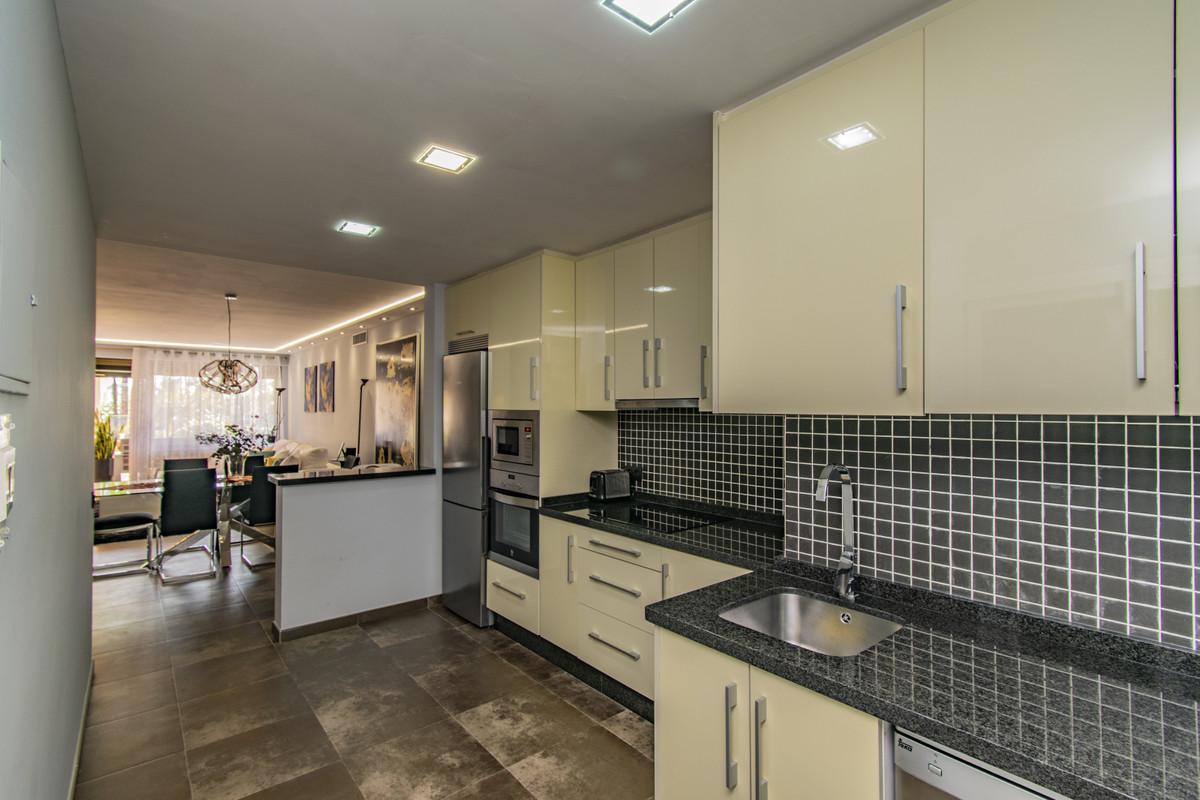 2 Bed Apartment for sale in Atalaya Costa Del Sol, Málaga, Spain