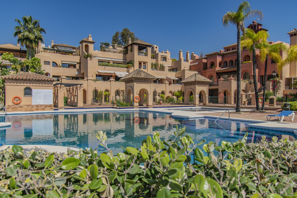 2 Bed Apartment for sale in Atalaya Costa Del Sol, Málaga, Spain