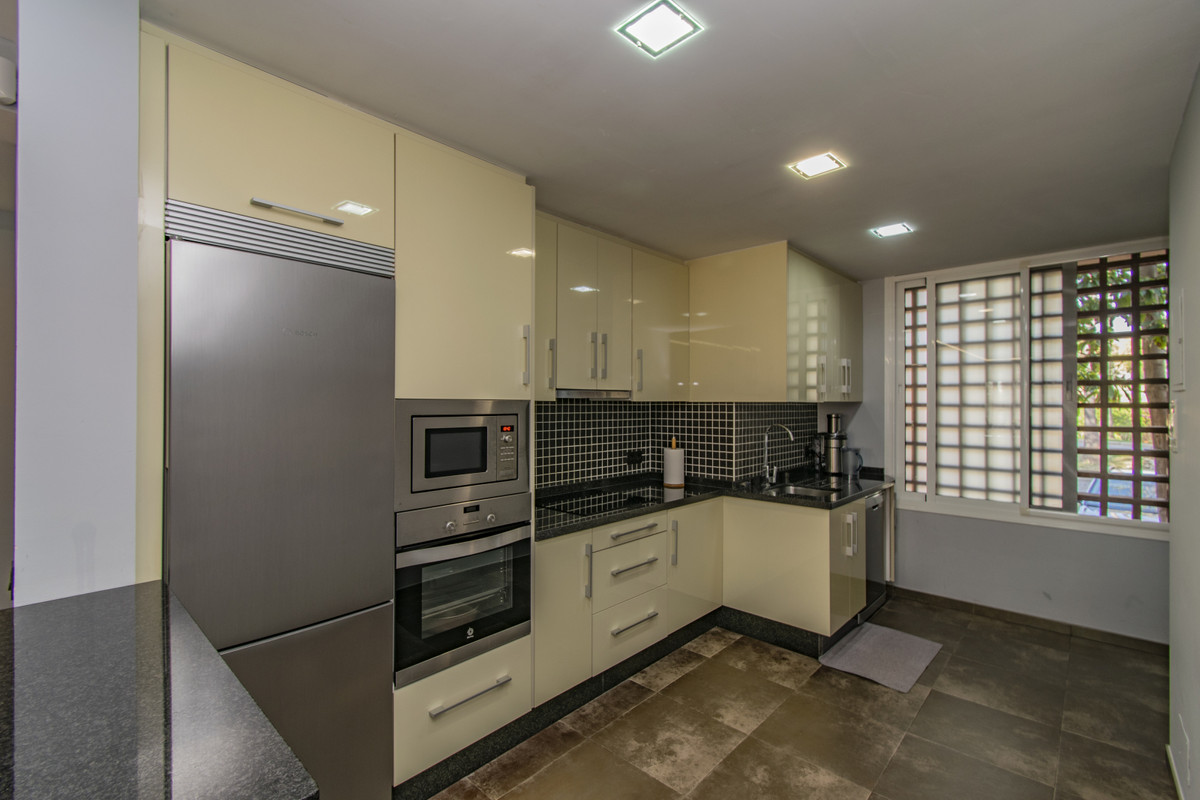 2 Bed Apartment for sale in Atalaya Costa Del Sol, Málaga, Spain