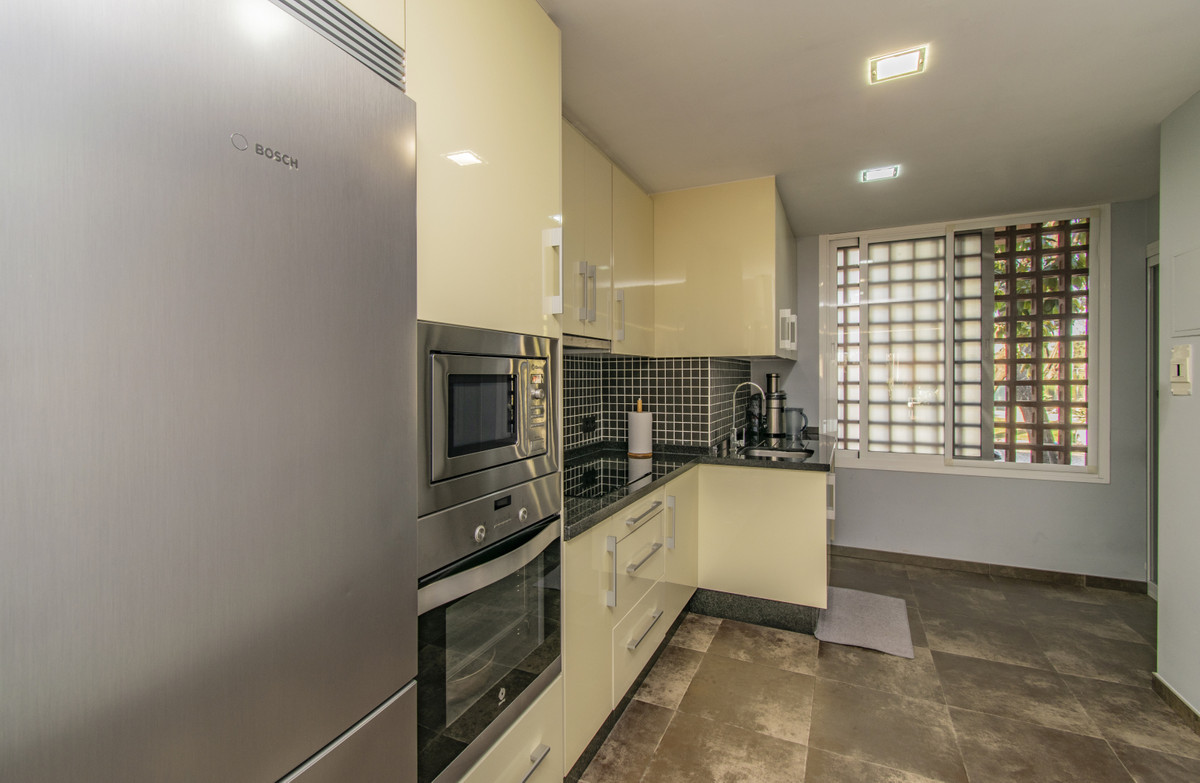 2 Bed Apartment for sale in Atalaya Costa Del Sol, Málaga, Spain