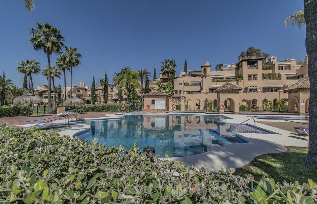 2 Bed Apartment for sale in Atalaya Costa Del Sol, Málaga, Spain