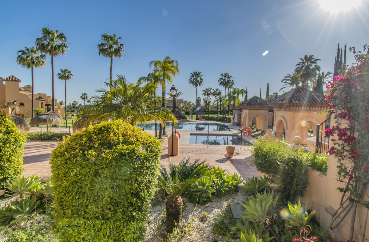 2 Bed Apartment for sale in Atalaya Costa Del Sol, Málaga, Spain