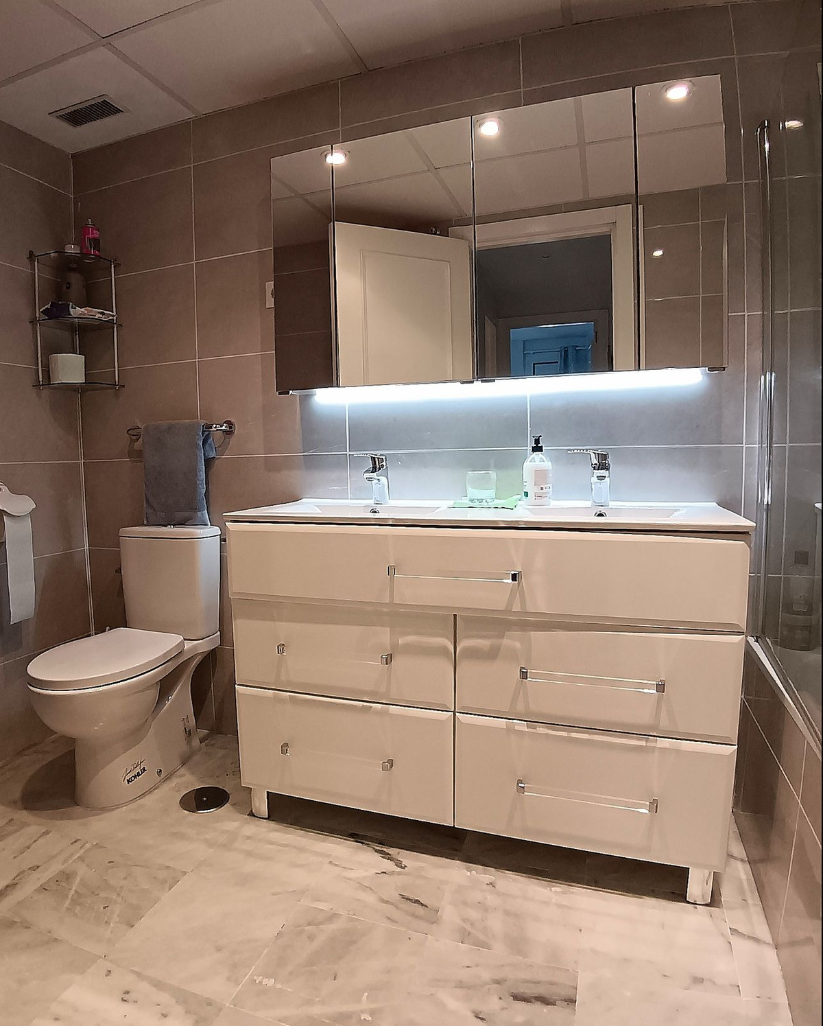 3 Bed Apartment for sale in Marbella Costa Del Sol, Málaga, Spain
