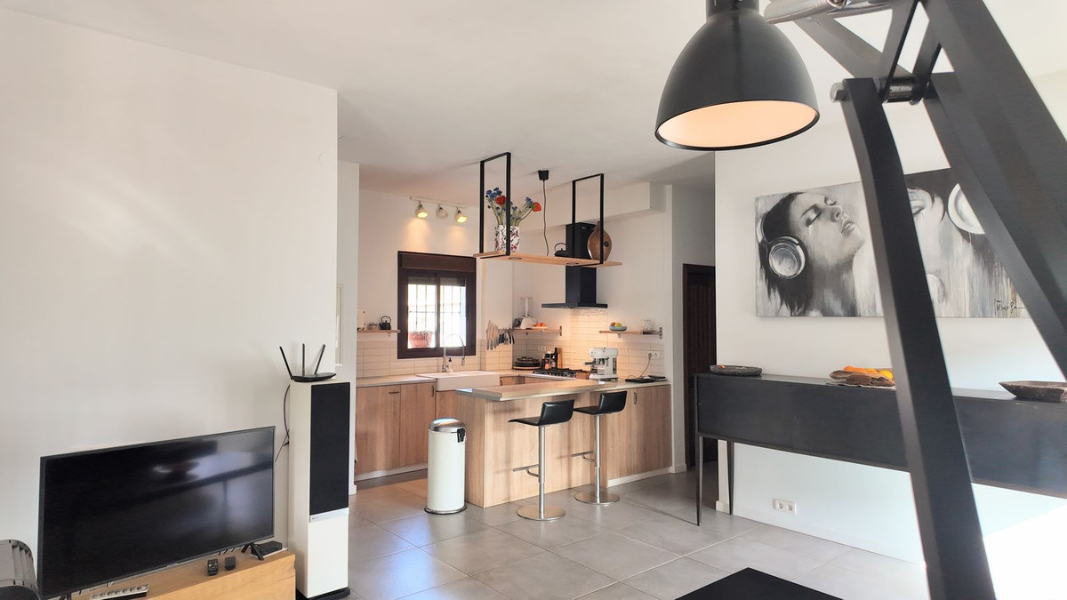 6 Bed Townhouse for sale in Alora Costa Del Sol, Málaga, Spain