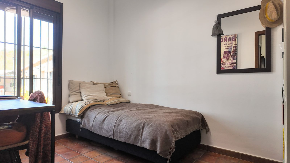 6 Bed Townhouse for sale in Alora Costa Del Sol, Málaga, Spain