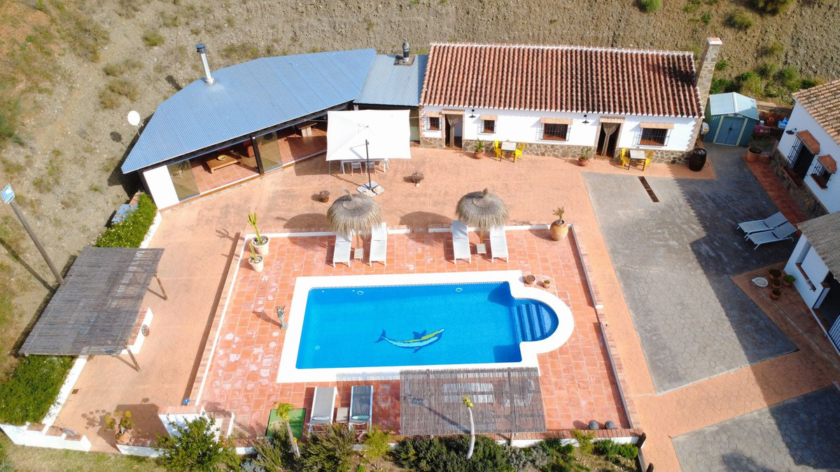 6 Bed Townhouse for sale in Alora Costa Del Sol, Málaga, Spain