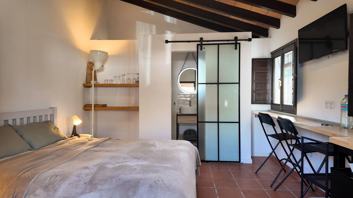 6 Bed Townhouse for sale in Alora Costa Del Sol, Málaga, Spain