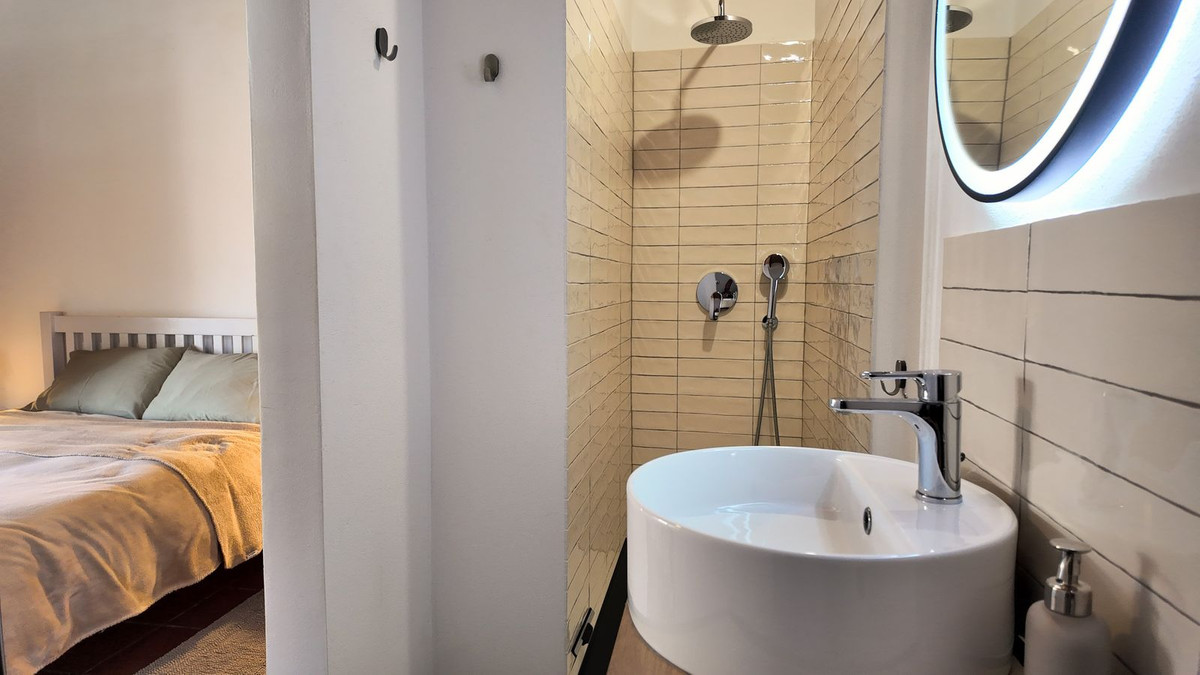 6 Bed Townhouse for sale in Alora Costa Del Sol, Málaga, Spain