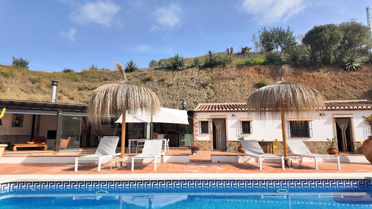 6 Bed Townhouse for sale in Alora Costa Del Sol, Málaga, Spain