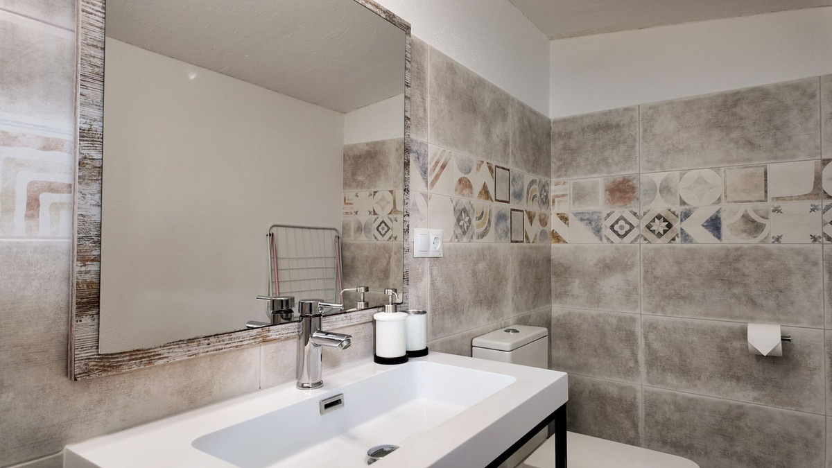 6 Bed Townhouse for sale in Alora Costa Del Sol, Málaga, Spain