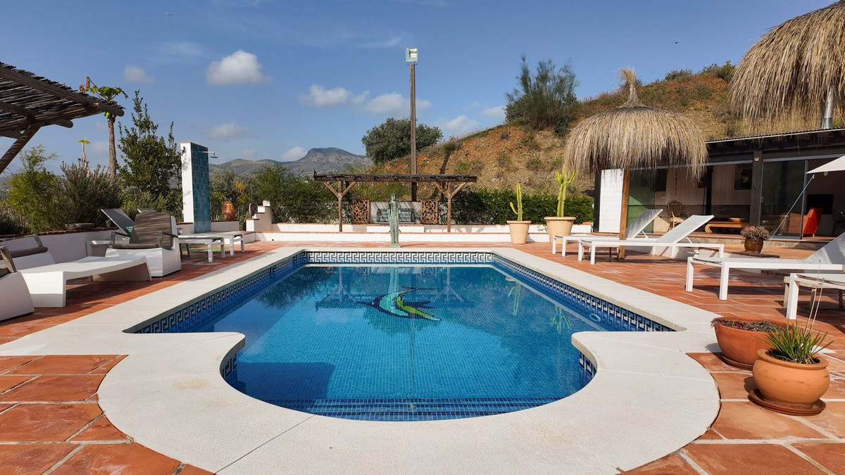 6 Bed Townhouse for sale in Alora Costa Del Sol, Málaga, Spain