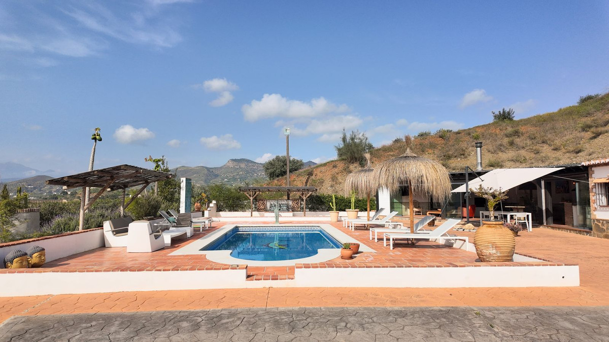 6 Bed Townhouse for sale in Alora Costa Del Sol, Málaga, Spain