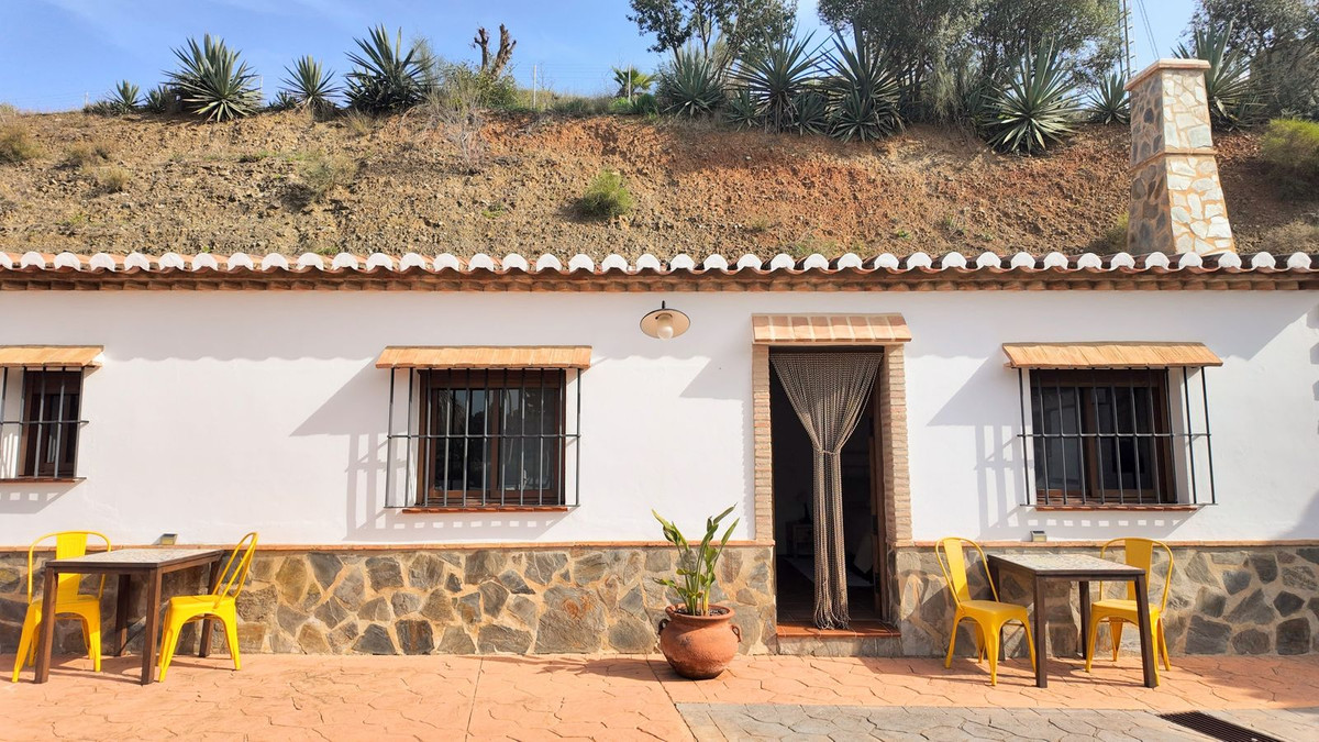 6 Bed Townhouse for sale in Alora Costa Del Sol, Málaga, Spain