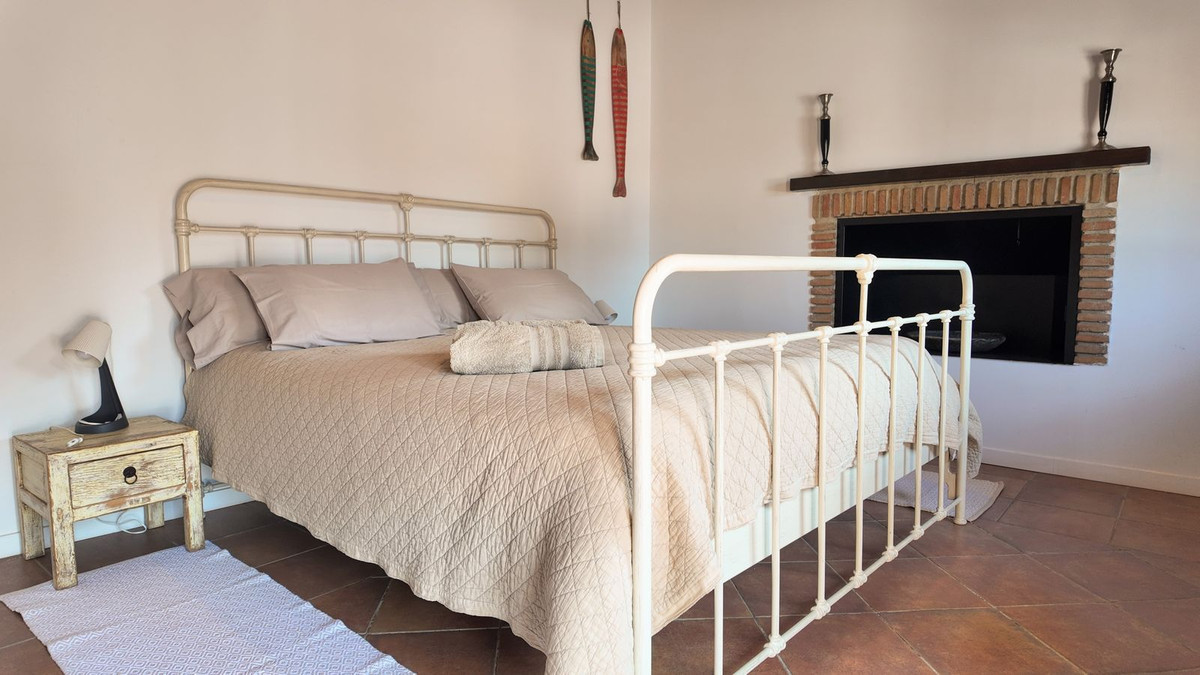 6 Bed Townhouse for sale in Alora Costa Del Sol, Málaga, Spain