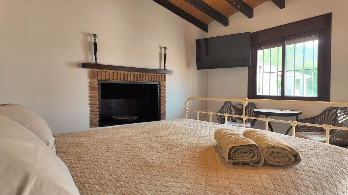 6 Bed Townhouse for sale in Alora Costa Del Sol, Málaga, Spain
