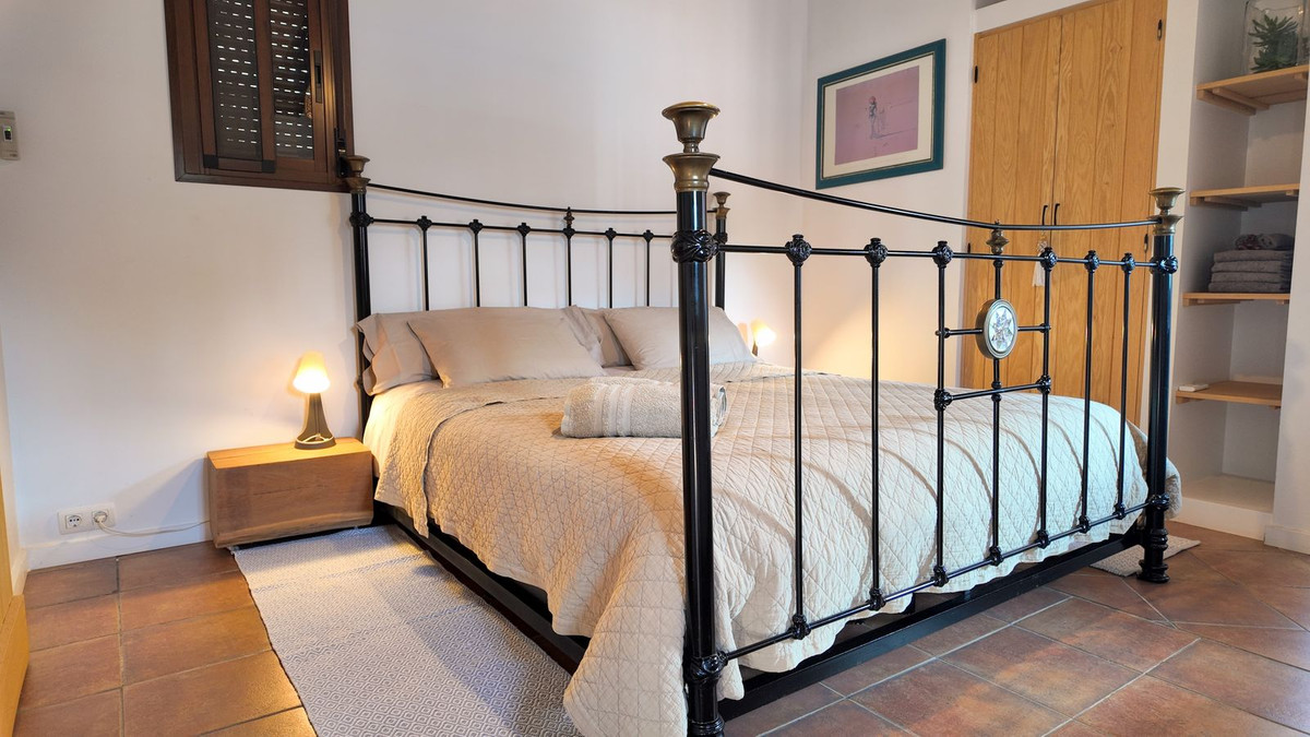 6 Bed Townhouse for sale in Alora Costa Del Sol, Málaga, Spain