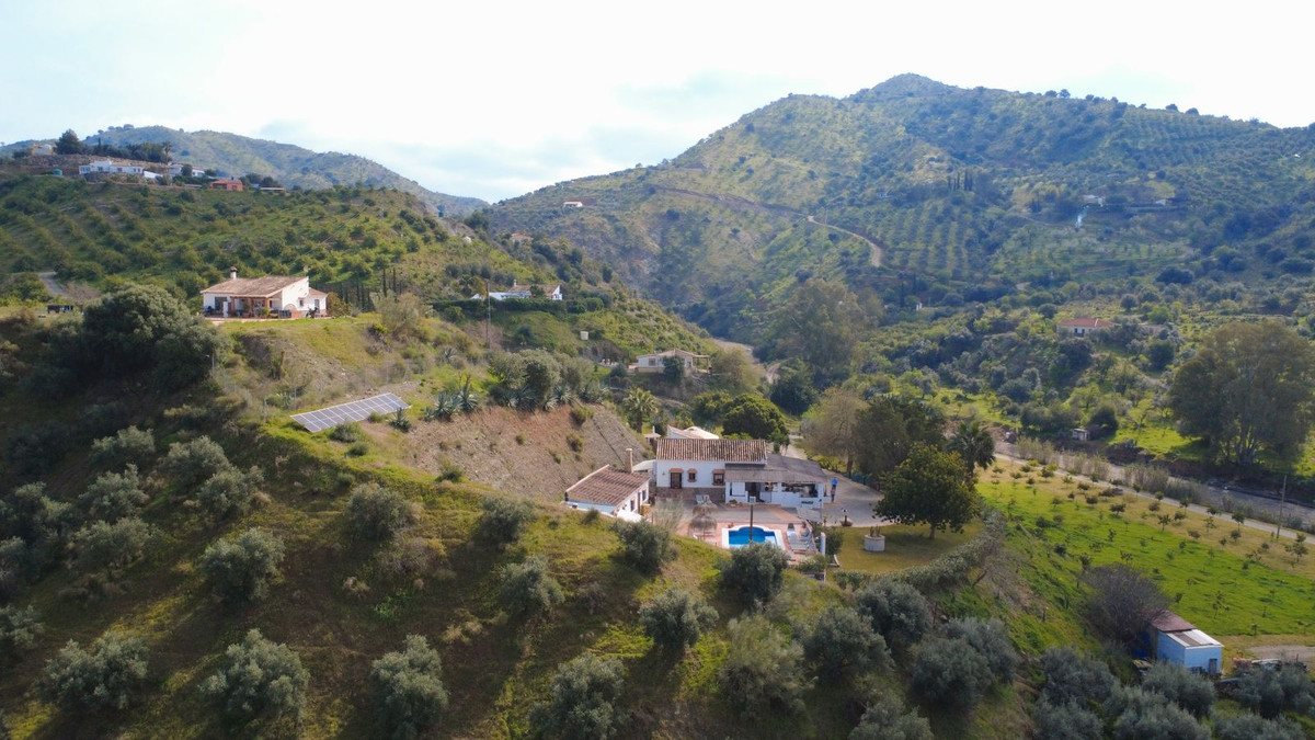 6 Bed Townhouse for sale in Alora Costa Del Sol, Málaga, Spain