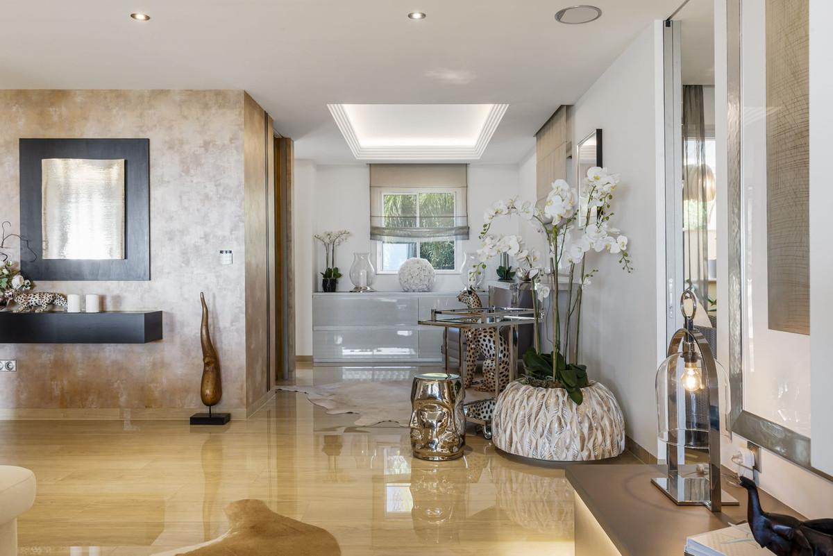 4 Bed Apartment for sale in Los Almendros Costa Del Sol, Málaga, Spain