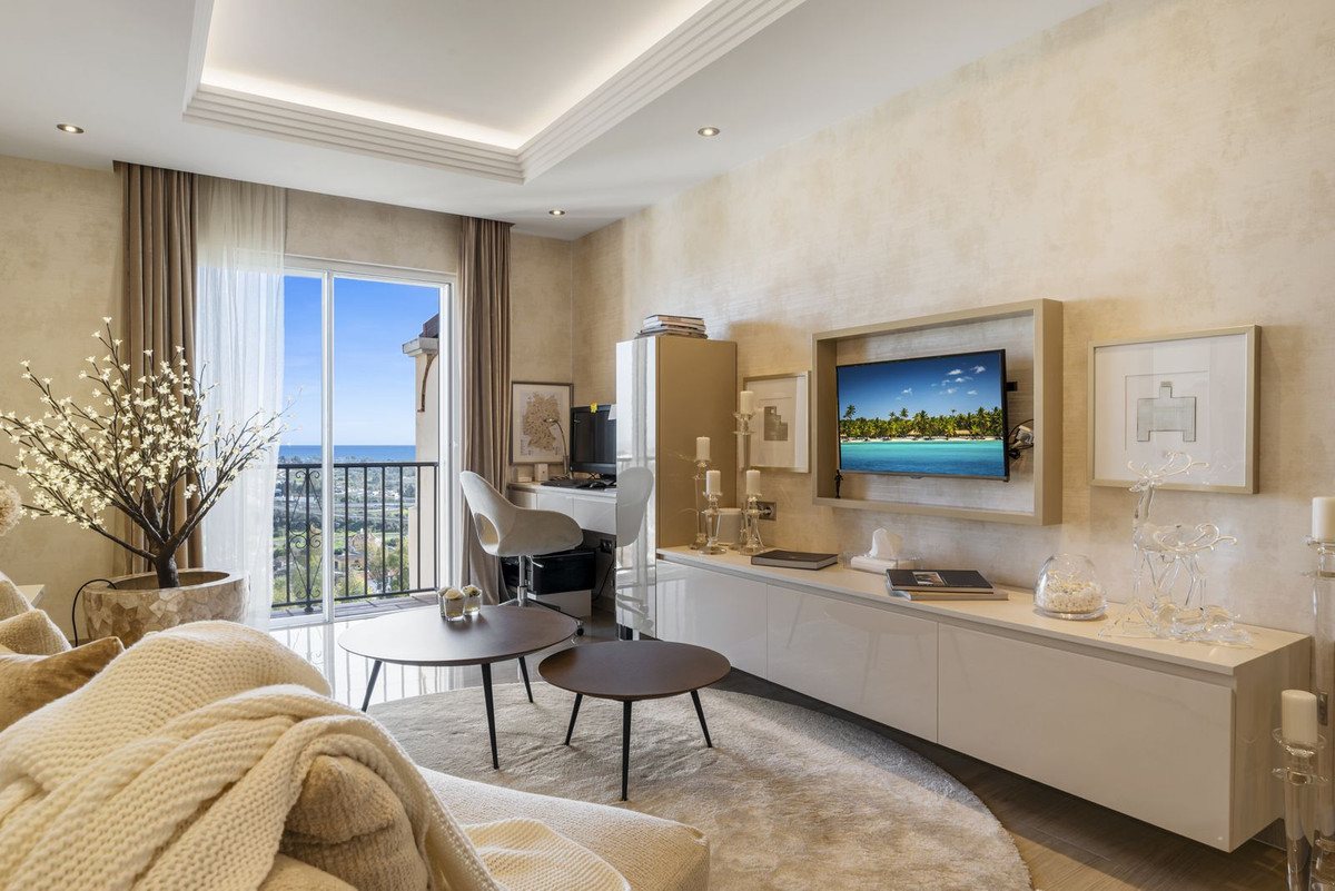 4 Bed Apartment for sale in Los Almendros Costa Del Sol, Málaga, Spain