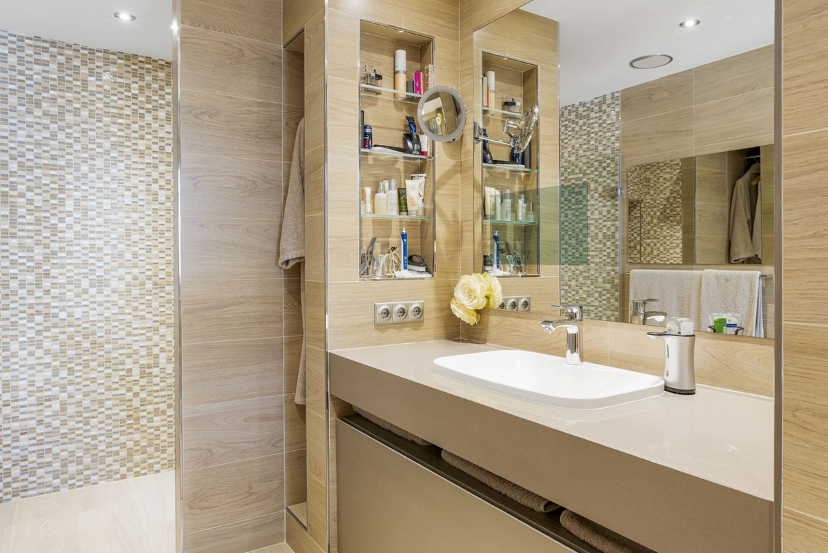 4 Bed Apartment for sale in Los Almendros Costa Del Sol, Málaga, Spain