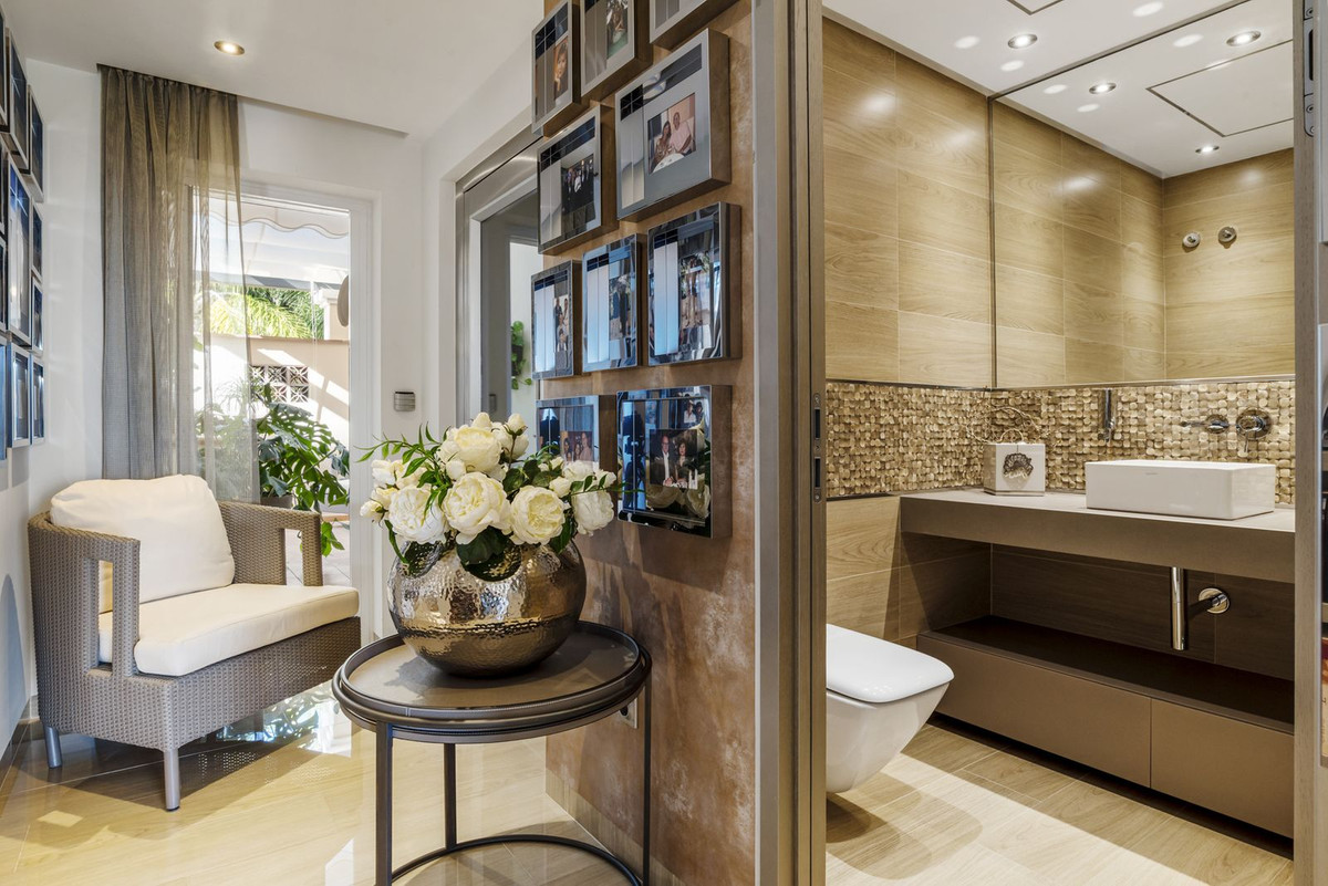 4 Bed Apartment for sale in Los Almendros Costa Del Sol, Málaga, Spain