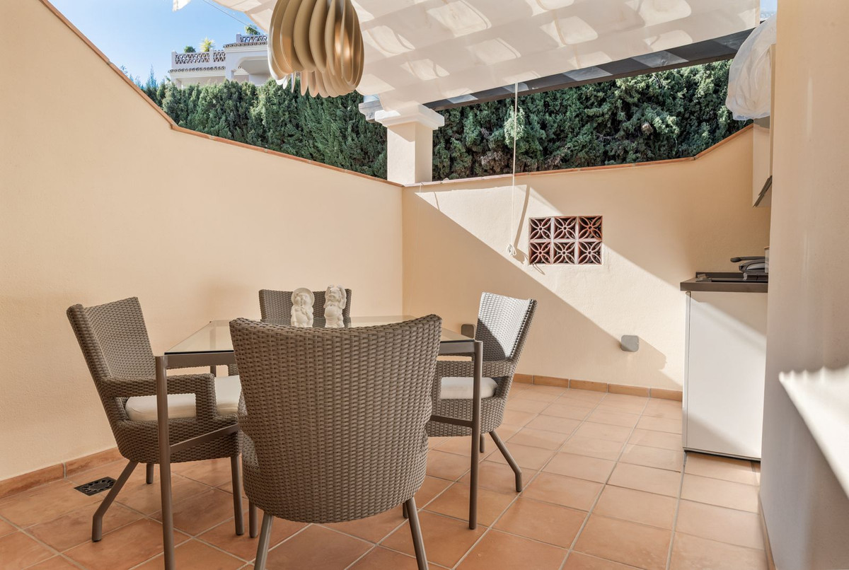 4 Bed Apartment for sale in Los Almendros Costa Del Sol, Málaga, Spain