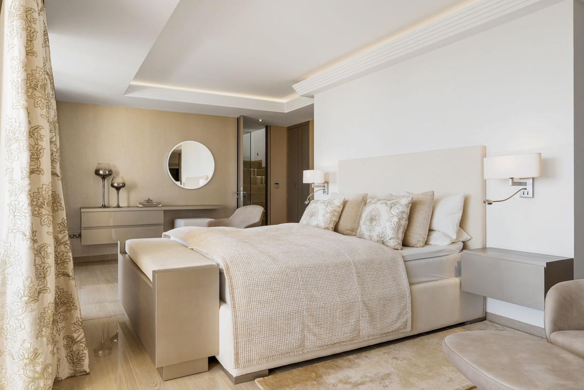 4 Bed Apartment for sale in Los Almendros Costa Del Sol, Málaga, Spain