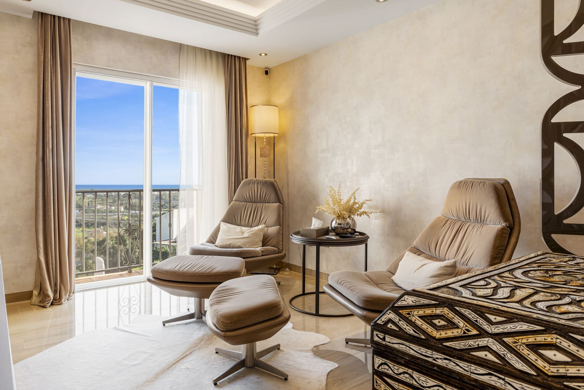4 Bed Apartment for sale in Los Almendros Costa Del Sol, Málaga, Spain