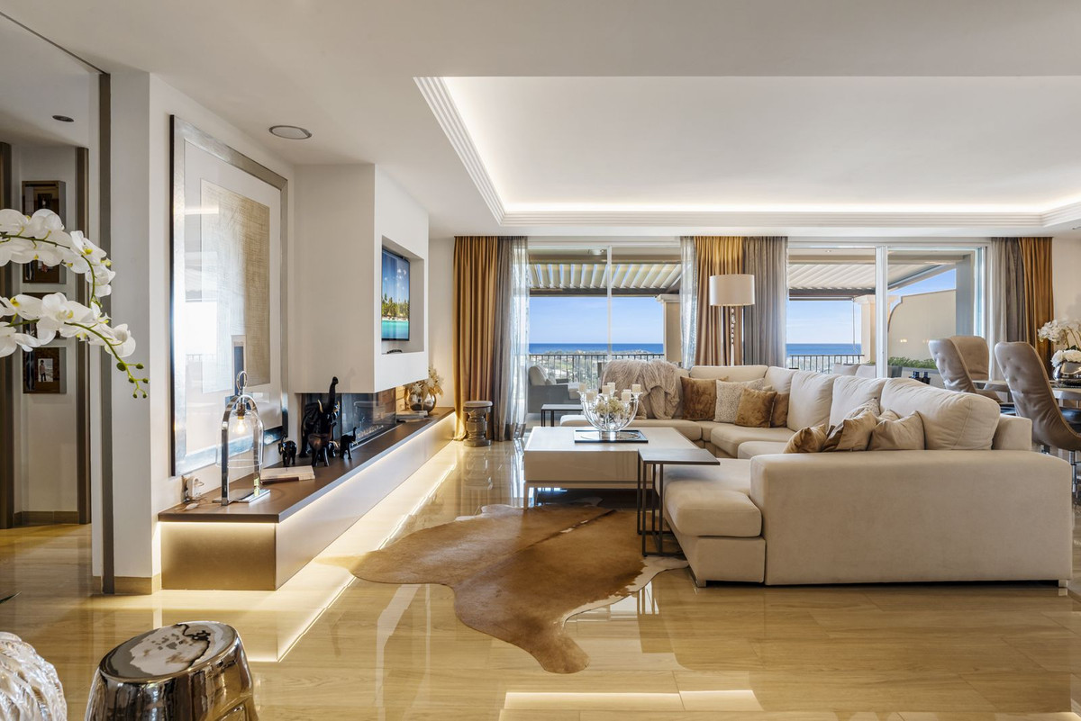 4 Bed Apartment for sale in Los Almendros Costa Del Sol, Málaga, Spain