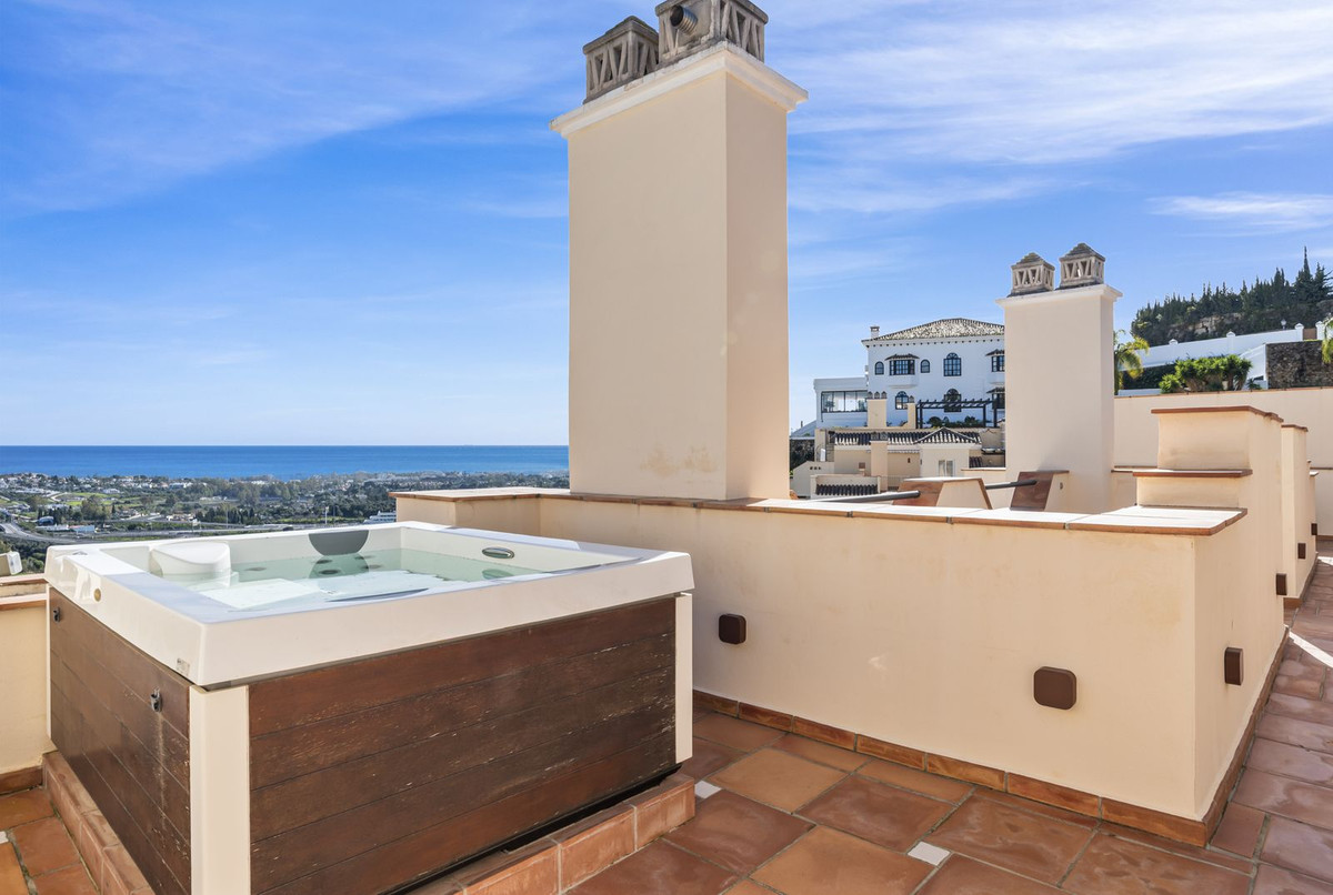 4 Bed Apartment for sale in Los Almendros Costa Del Sol, Málaga, Spain
