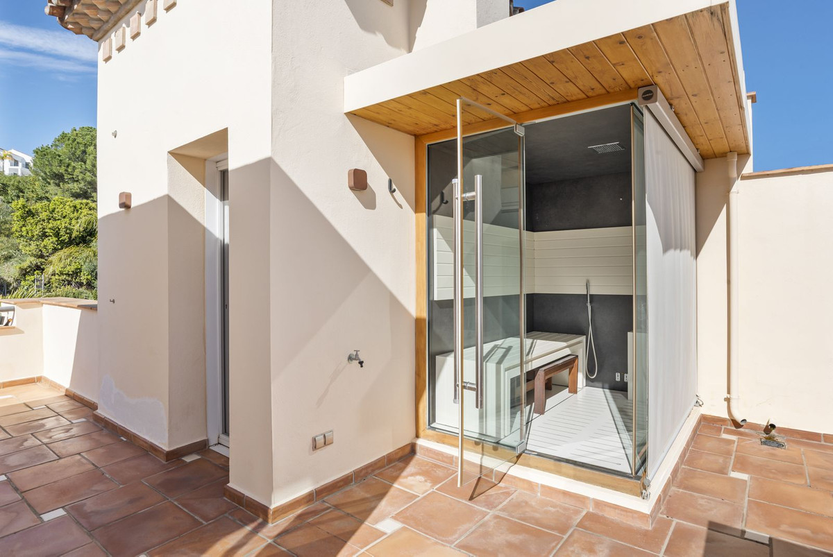 4 Bed Apartment for sale in Los Almendros Costa Del Sol, Málaga, Spain