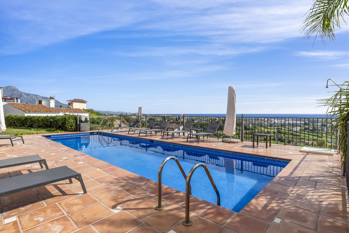 4 Bed Apartment for sale in Los Almendros Costa Del Sol, Málaga, Spain