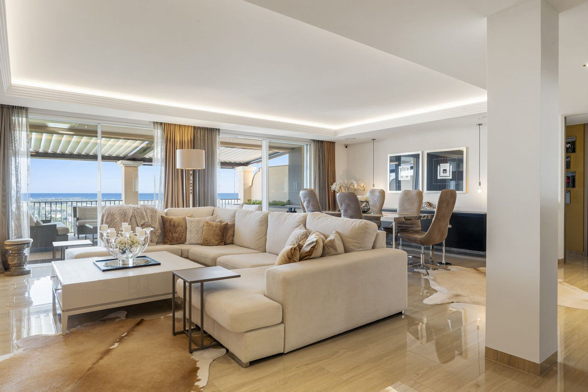 4 Bed Apartment for sale in Los Almendros Costa Del Sol, Málaga, Spain