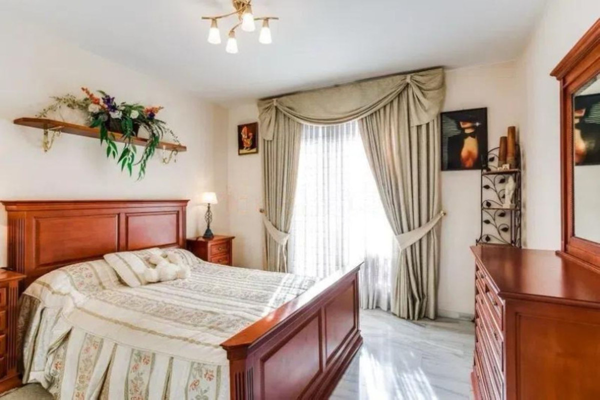 4 Bed Apartment for sale in Marbella Costa Del Sol, Málaga, Spain