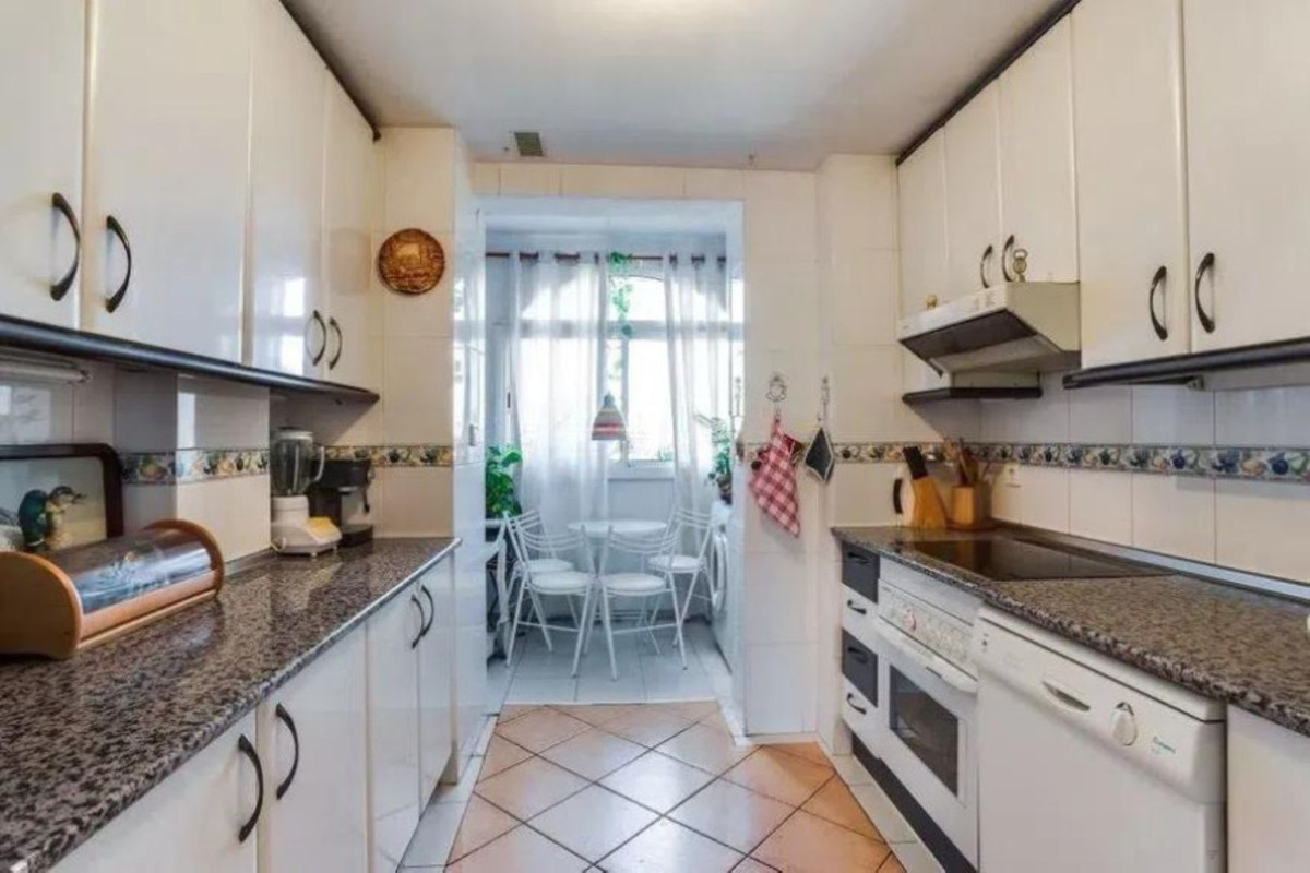 4 Bed Apartment for sale in Marbella Costa Del Sol, Málaga, Spain
