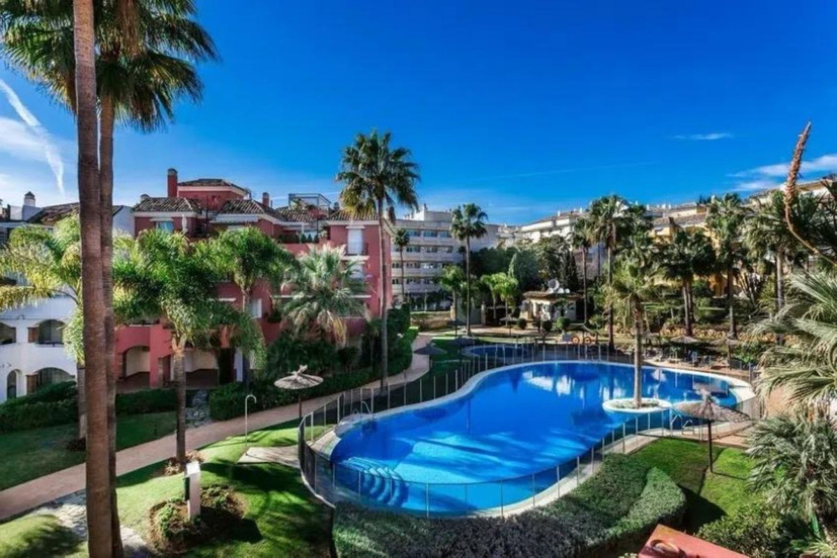 4 Bed Apartment for sale in Marbella Costa Del Sol, Málaga, Spain