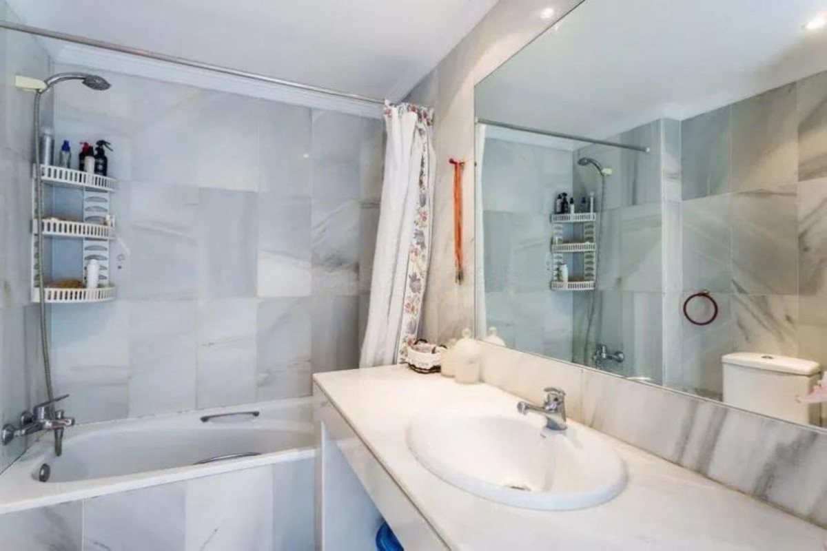 4 Bed Apartment for sale in Marbella Costa Del Sol, Málaga, Spain
