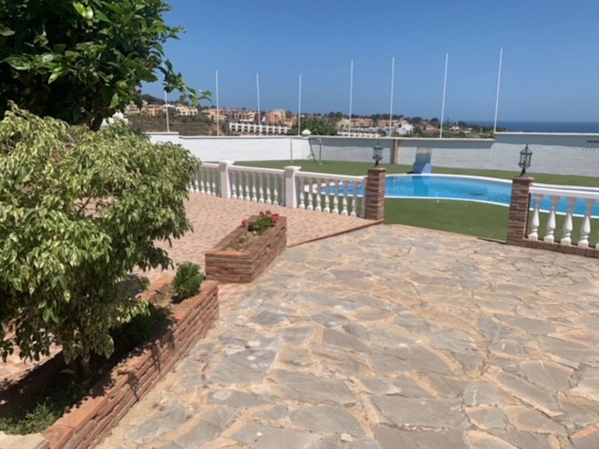 Se vende Villa - Chalet de 4 dormitorios en Costa Del Sol, Cadiz, España