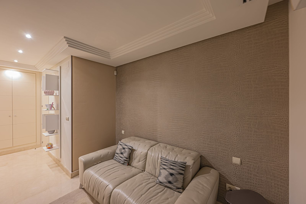 3 Bed Apartment for sale in Nueva Andalucía Costa Del Sol, Málaga, Spain