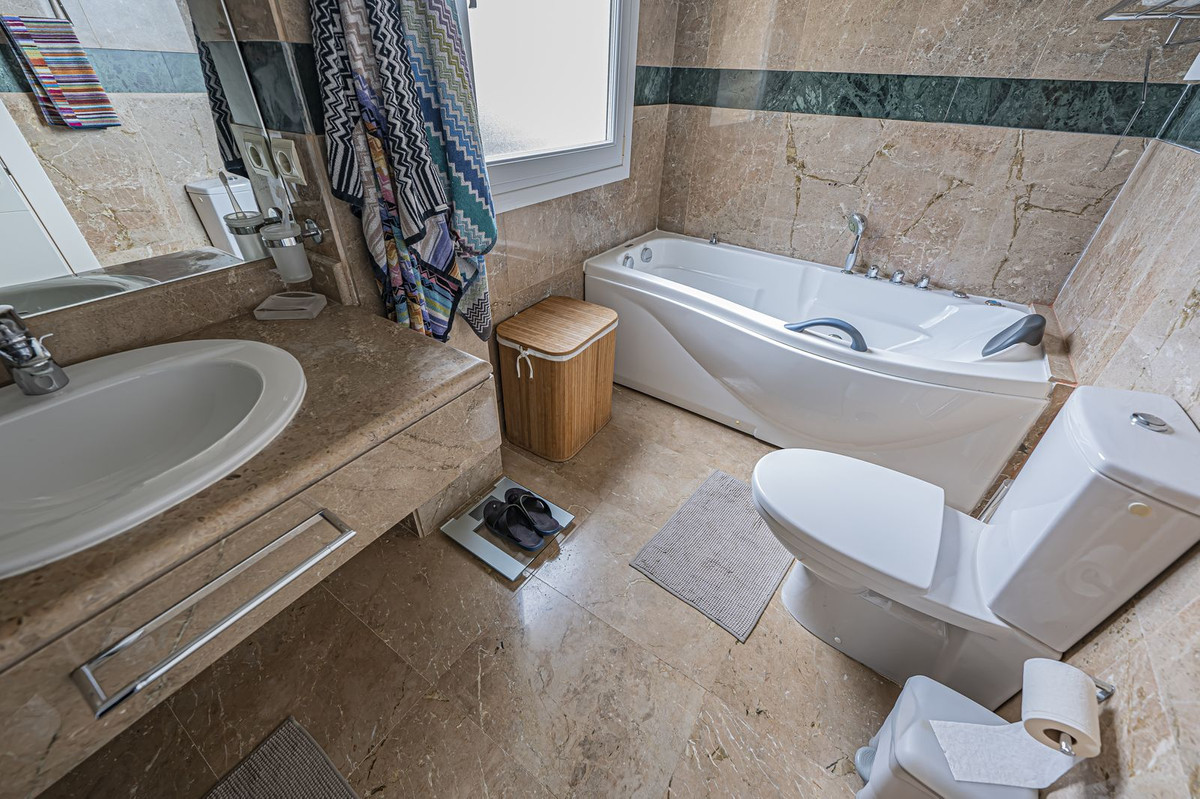 3 Bed Apartment for sale in Nueva Andalucía Costa Del Sol, Málaga, Spain