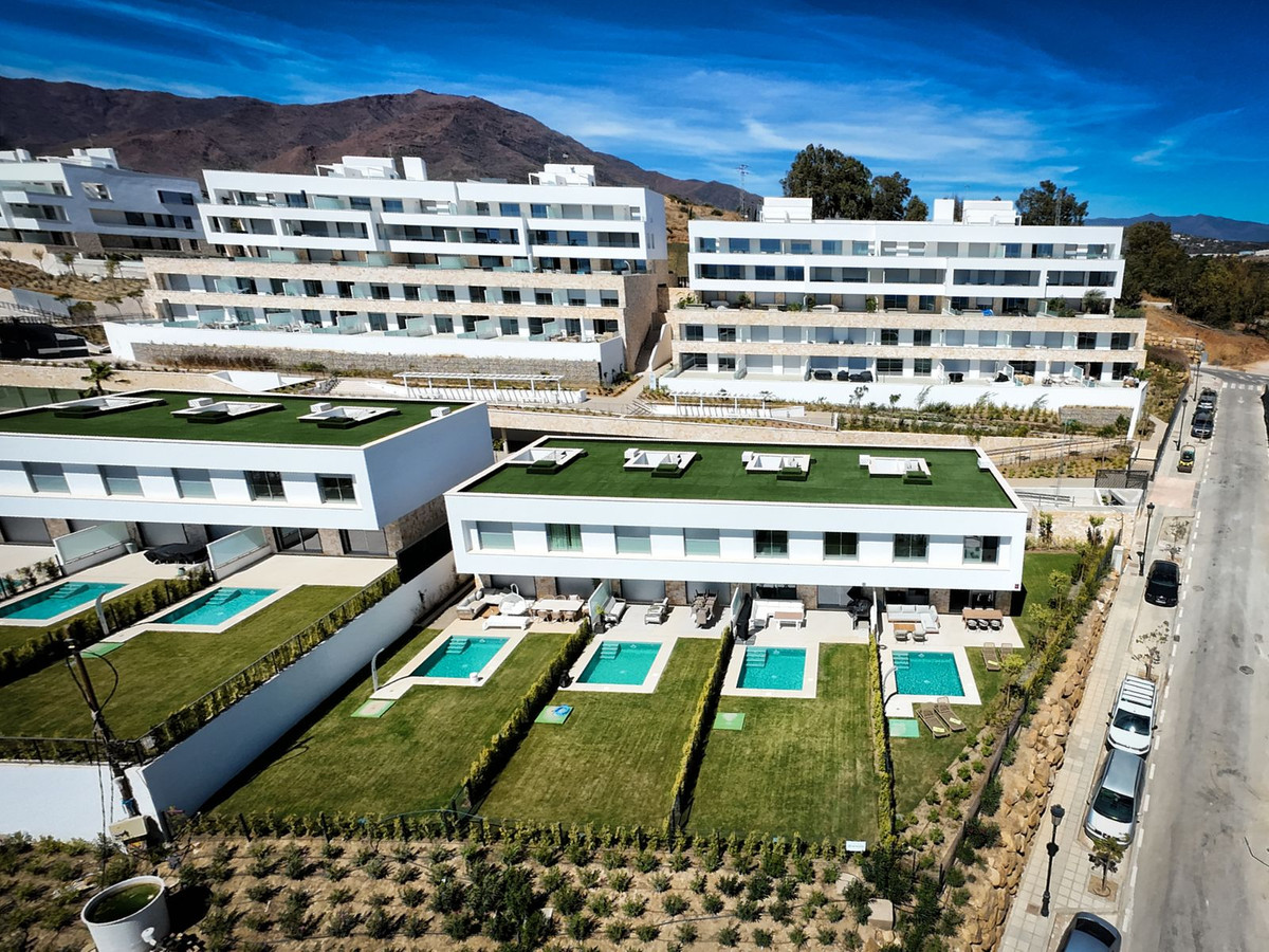 4 Bed Townhouse for sale in Estepona Costa Del Sol, Málaga, Spain