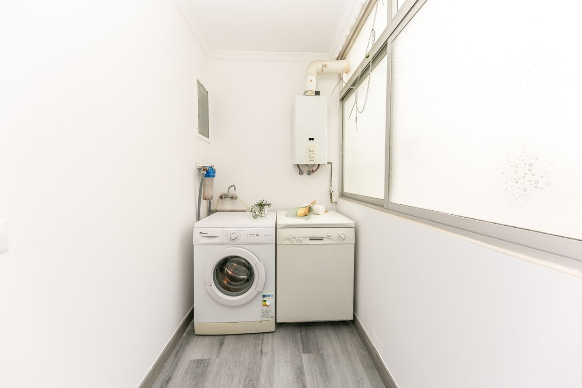 Se vende Apartamento Planta Media de 3 dormitorios en Costa Del Sol, Málaga, España