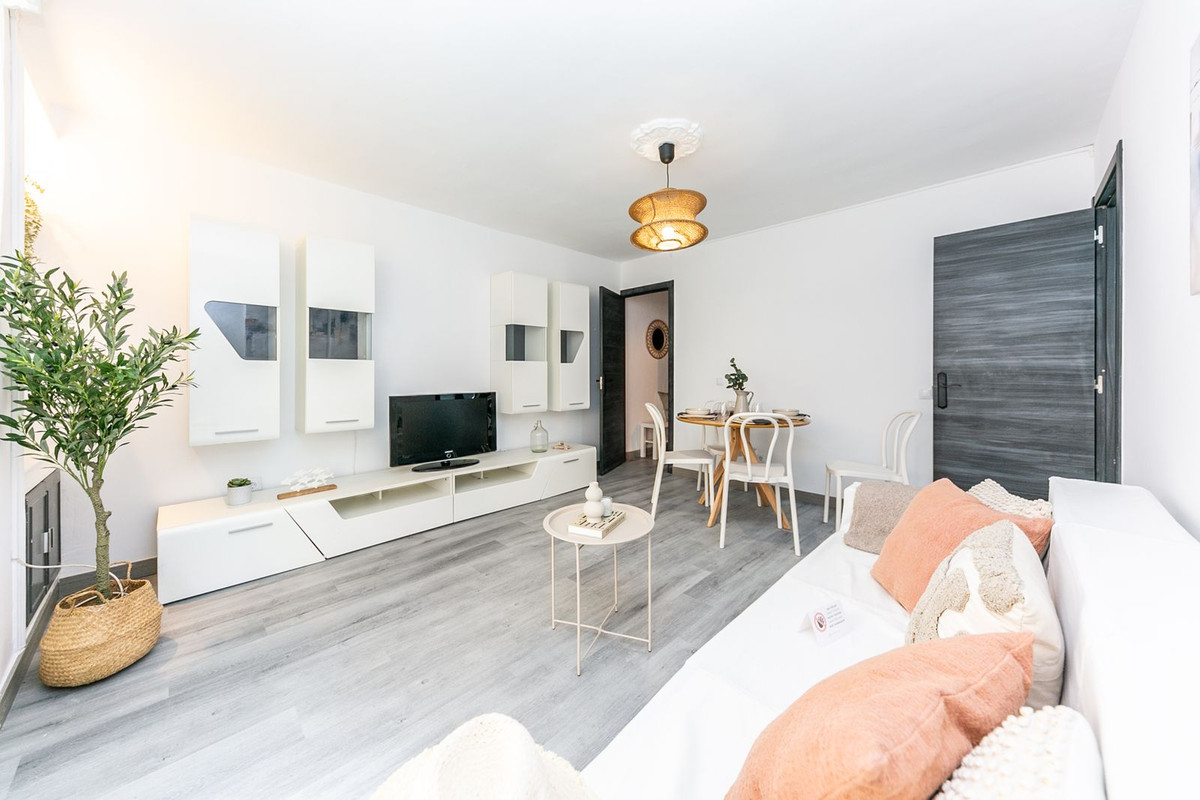 Se vende Apartamento Planta Media de 3 dormitorios en Costa Del Sol, Málaga, España